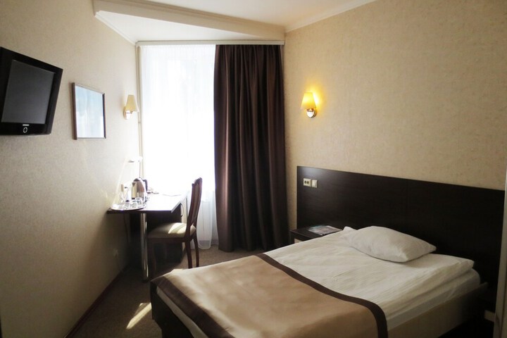 Room 18 of 90