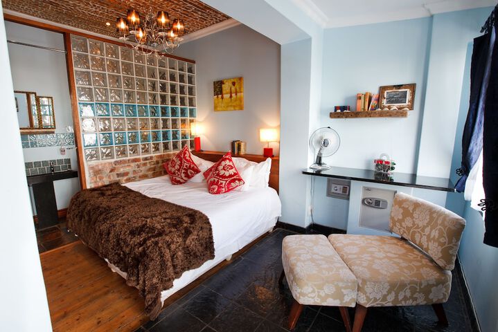 Room 4 of 32