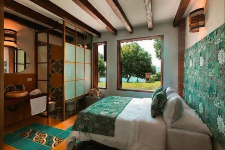 Room 4 of 38