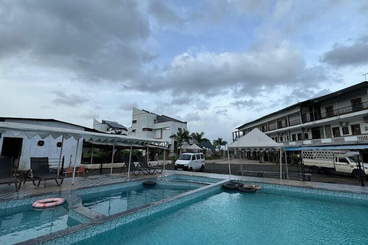 Pool 14 of 26