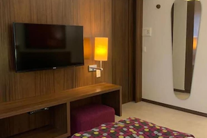 Room 17 of 124