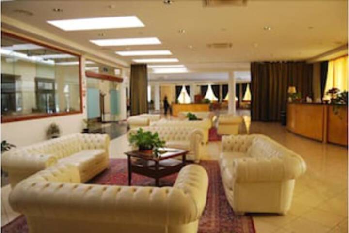 Entrance & Lobby