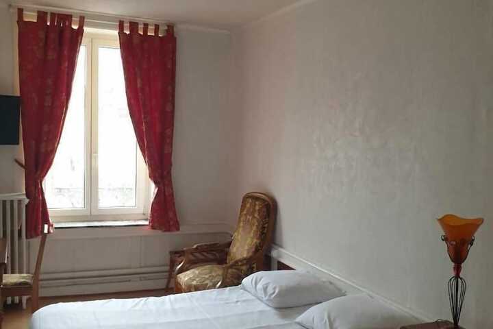 Room 5 of 8