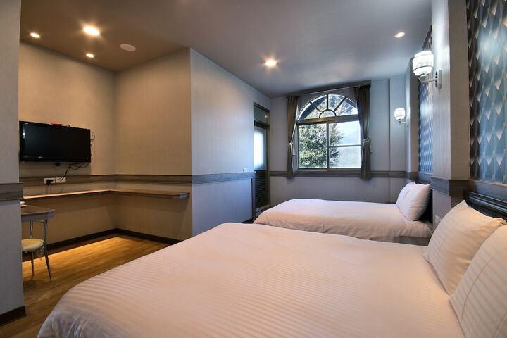 Room 11 of 30