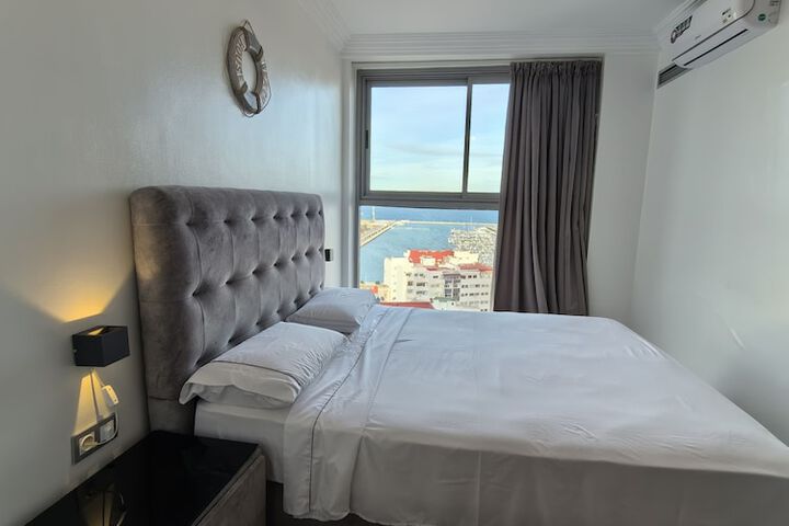 Room 42 of 404
