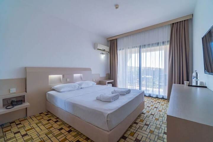 Room 5 of 12