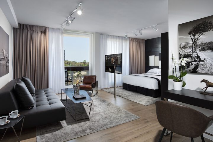 Room 16 of 62