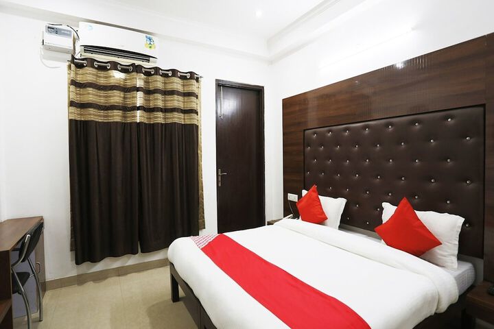 Room 11 of 30