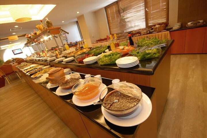 Dining 47 of 62