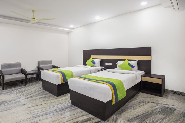 Room 12 of 32
