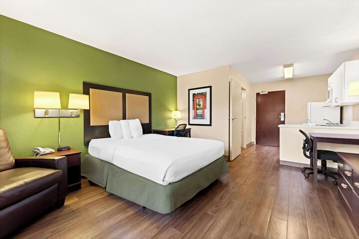 1 Queen Bed Efficiency (4 of 9)