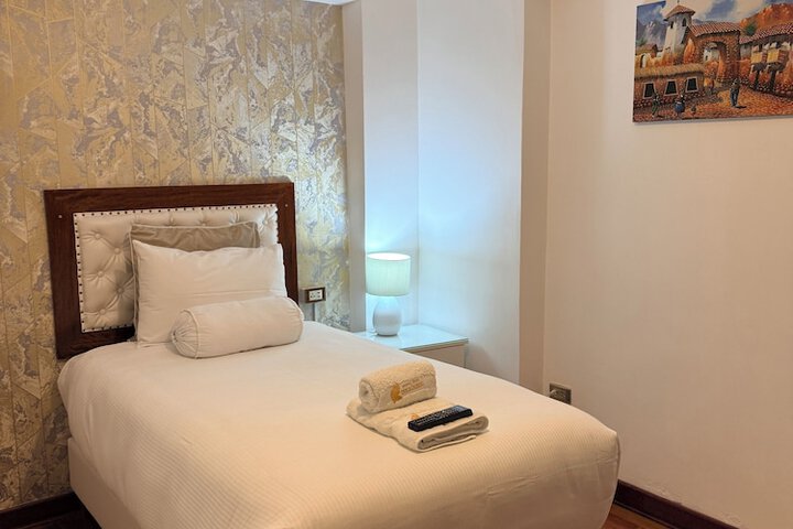 Room 32 of 98
