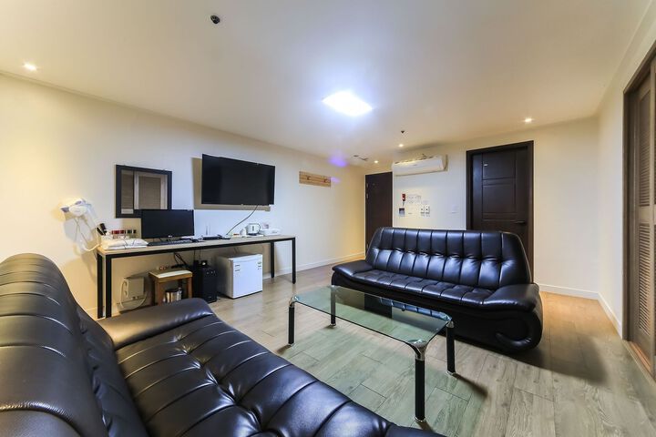 Room 45 of 107