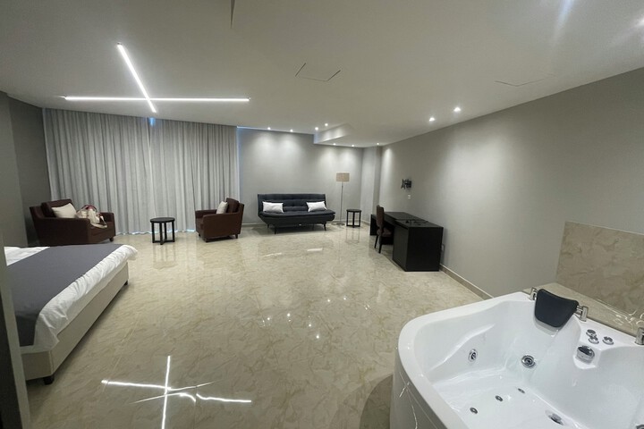 Room 7 of 19