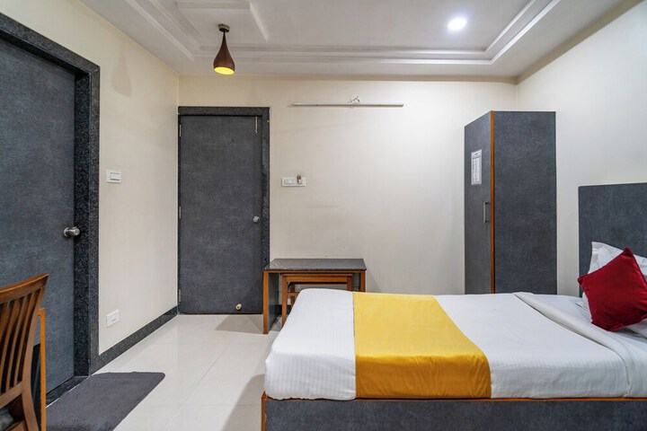Room 4 of 15
