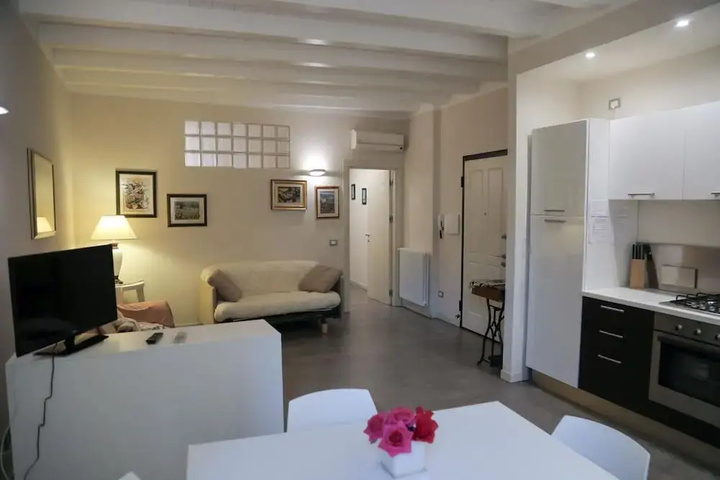 Room 6 of 14