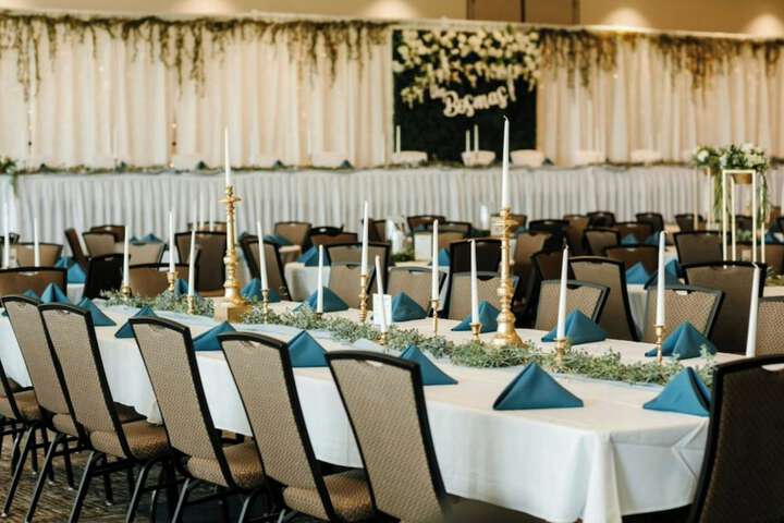 Ballroom/Hall 26 of 31