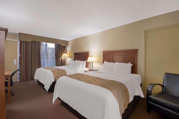2 Double Beds (1 of 5)