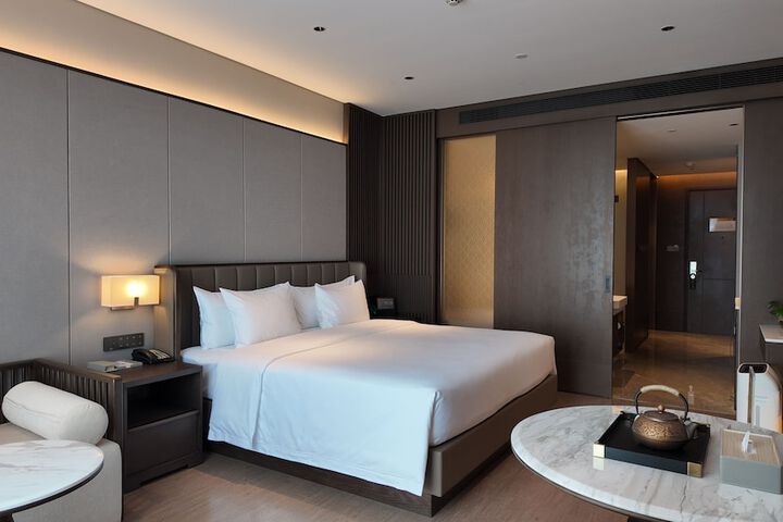 Room 12 of 37