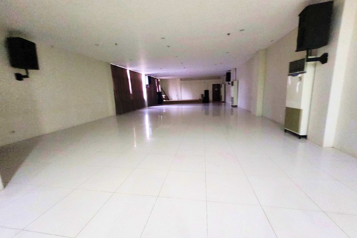 Ballroom/Hall 35 of 43