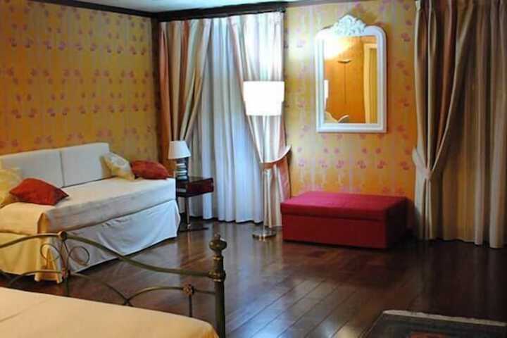 Room 17 of 47