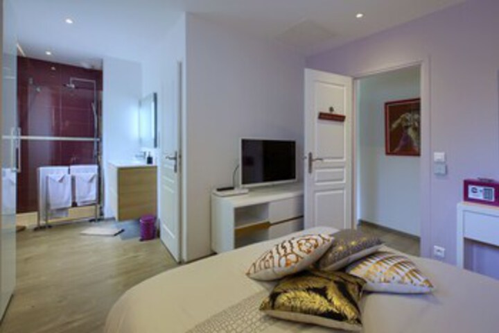 Room 75 of 102