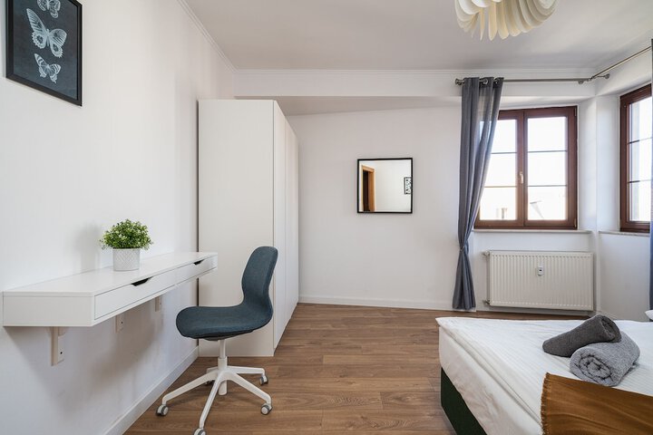 Room 52 of 178