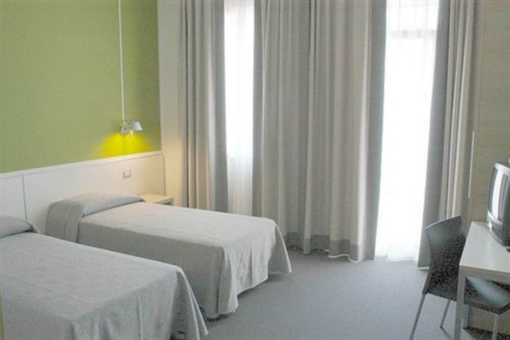 Room 13 of 21
