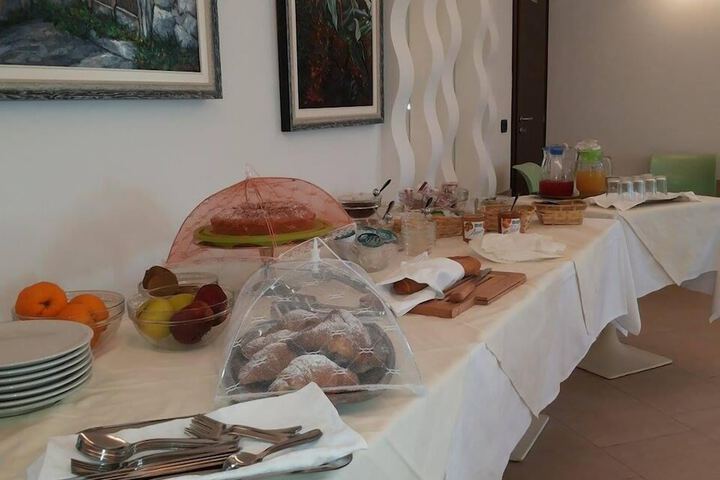 Breakfast/Coffee Service 42 of 97