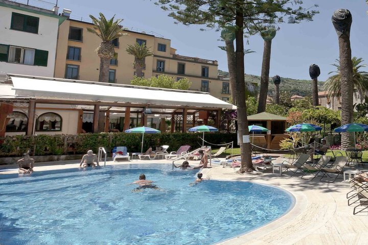 Hotel Pool