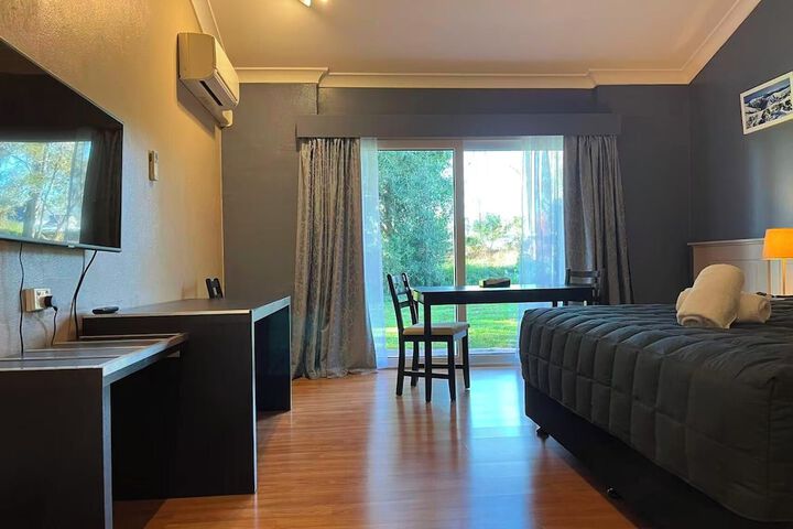 Room 13 of 40