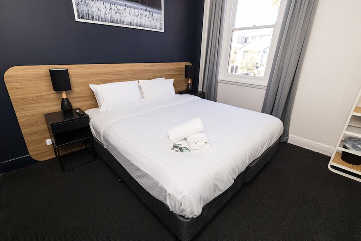 Room 8 of 19