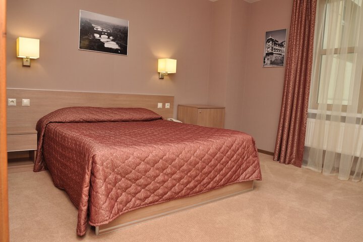 Room 16 of 77