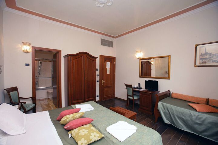 Room 34 of 98