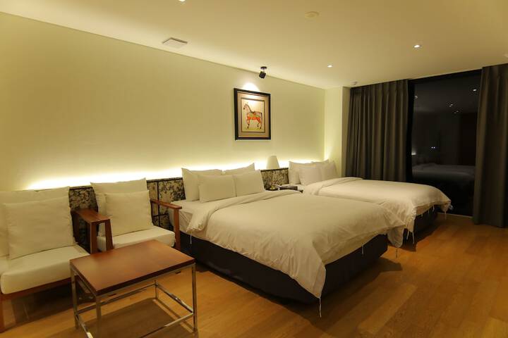 Room 16 of 190