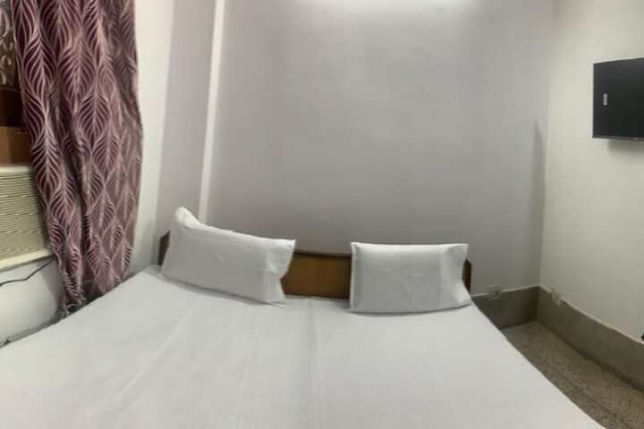 Room 10 of 60