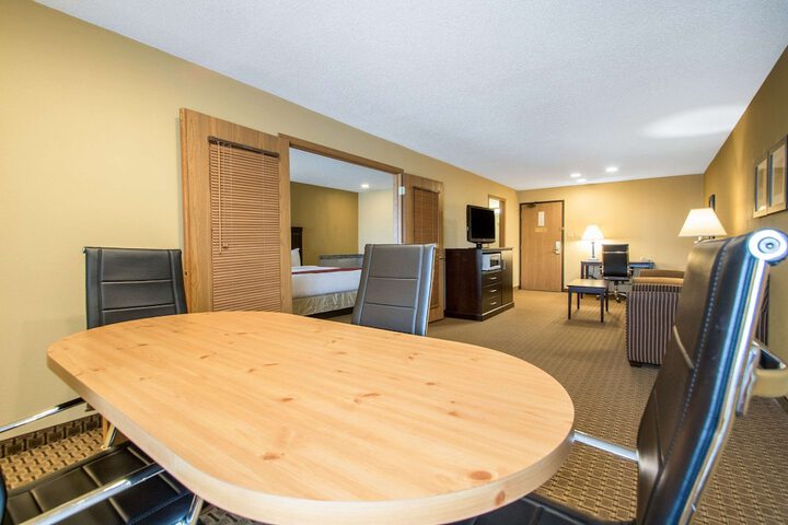 1 King Bed Suite (8 of 37)