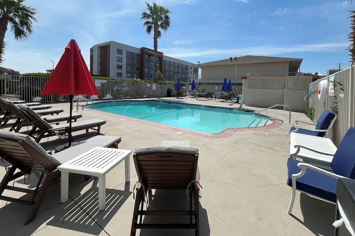 Pool 22 of 26