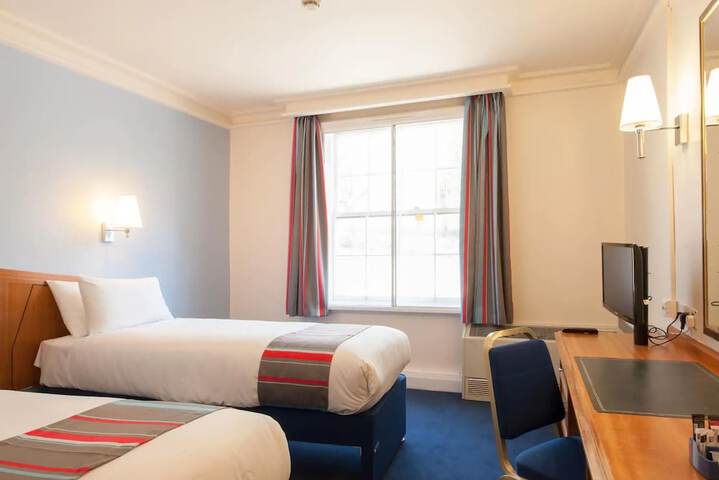 Room 9 of 36