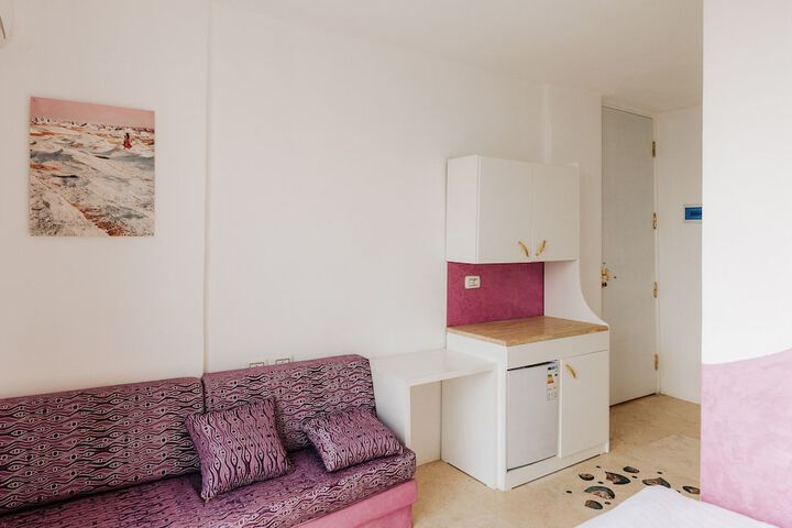 Room 15 of 98