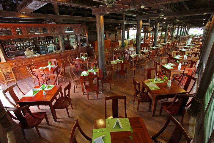 Dining 56 of 64