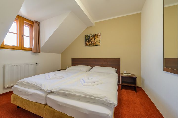 Room 8 of 42