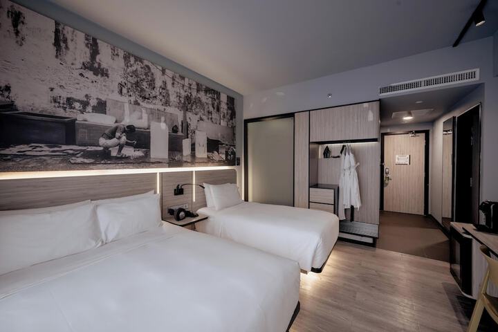 Room 15 of 39