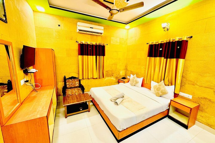 Room 12 of 16