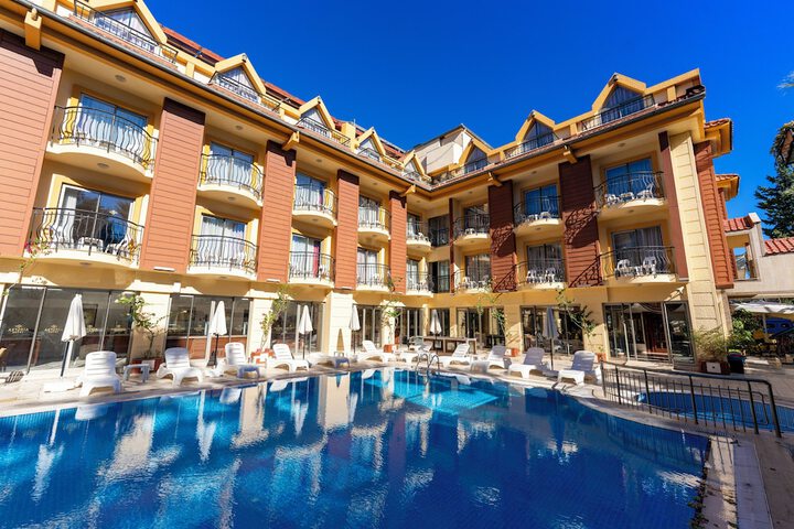 Pool Hotel