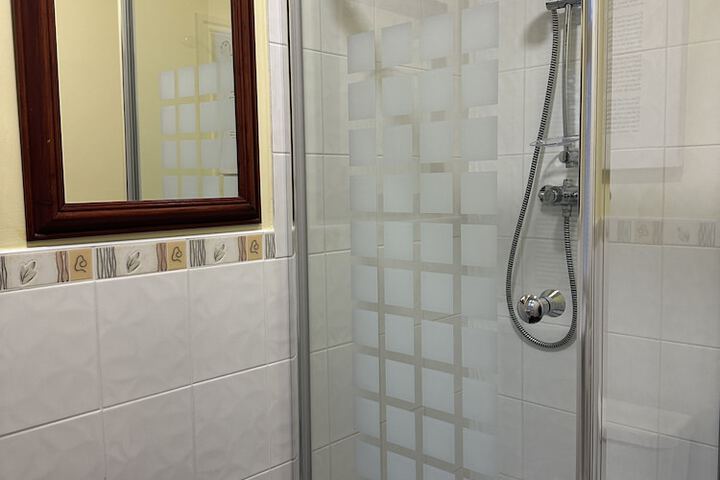 Room 16 of 25
