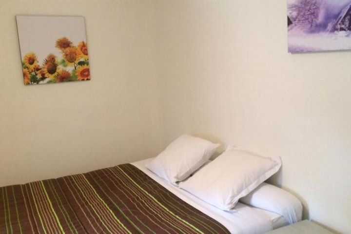 Room 6 of 16