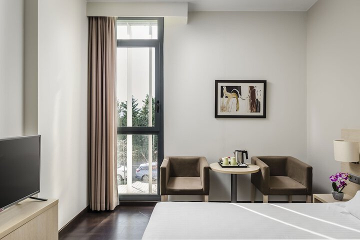 Room 8 of 40