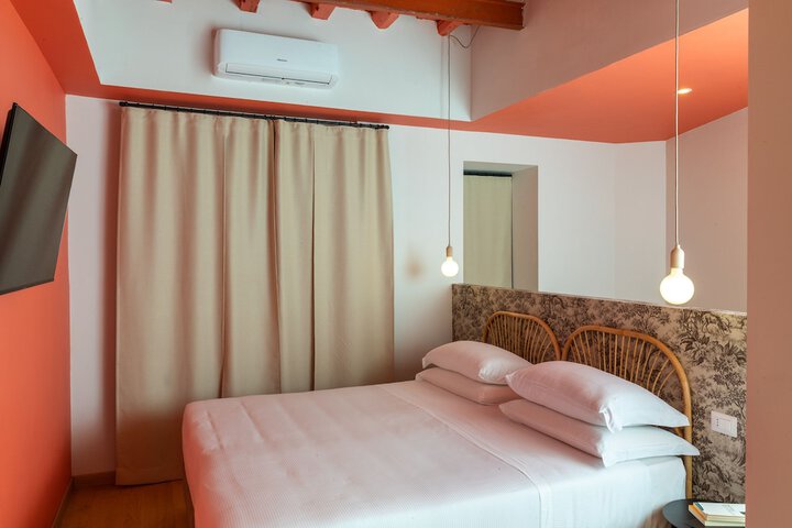 Room 8 of 94