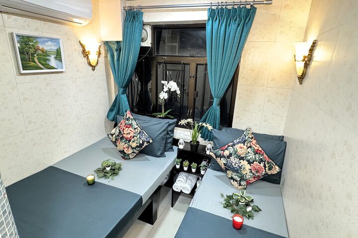 Room 6 of 13